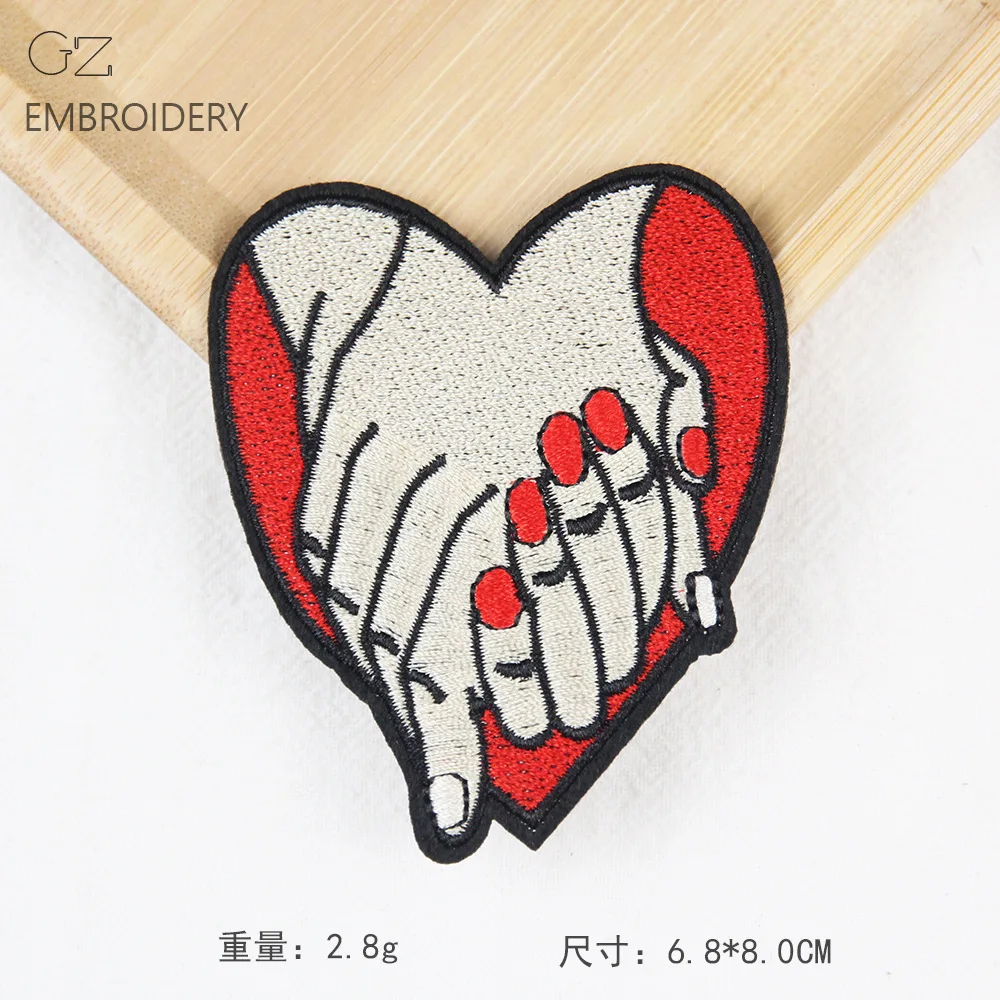 Нашивка с вышивкой в виде сердечек кистей рук лисы призрака животных детской