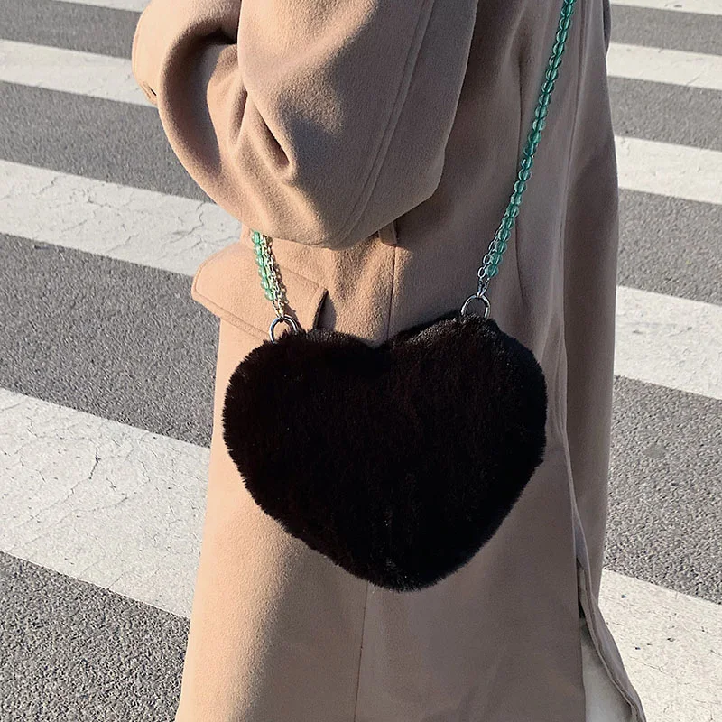 

Модные женские сумочки в форме сердца, милые сумки через плечо из искусственного меха, кошелек, плюшевая сумка на цепочке, женская сумка на п...