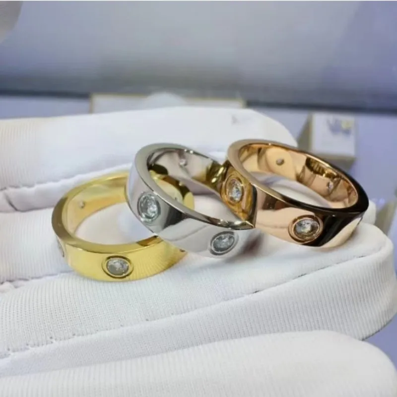 

Мужские и женские кольца из серебра 925 пробы с роскошным Цирконом