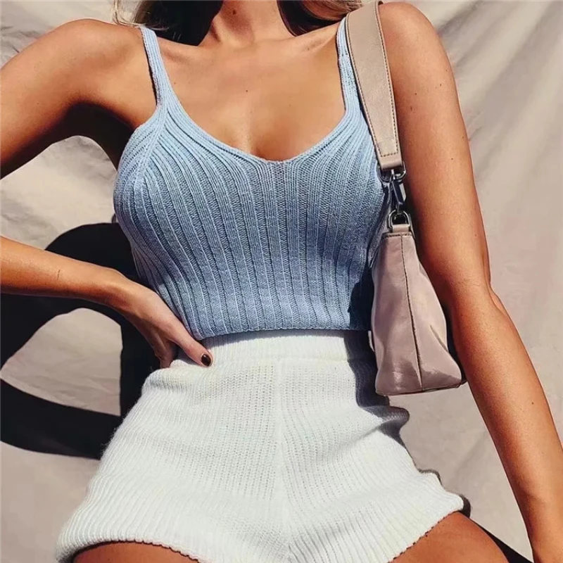 Кроп-Топ женский трикотажный пикантная майка с лямкой на шее модный топ в рубчик