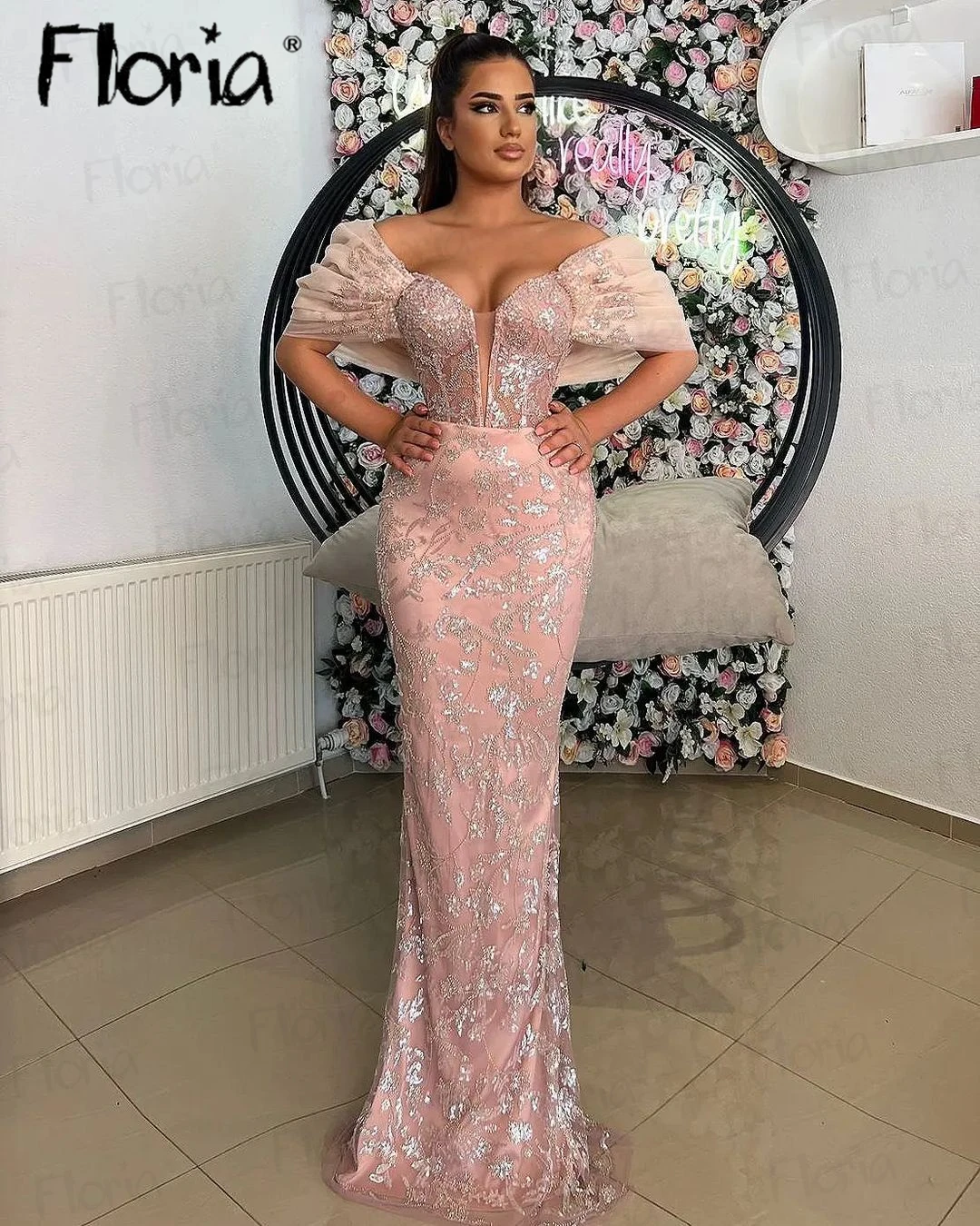 

Детское платье-Русалка с вырезом лодочкой и открытыми плечами