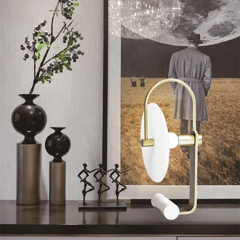 Роскошная настольная лампа в скандинавском стиле современный простой дизайн