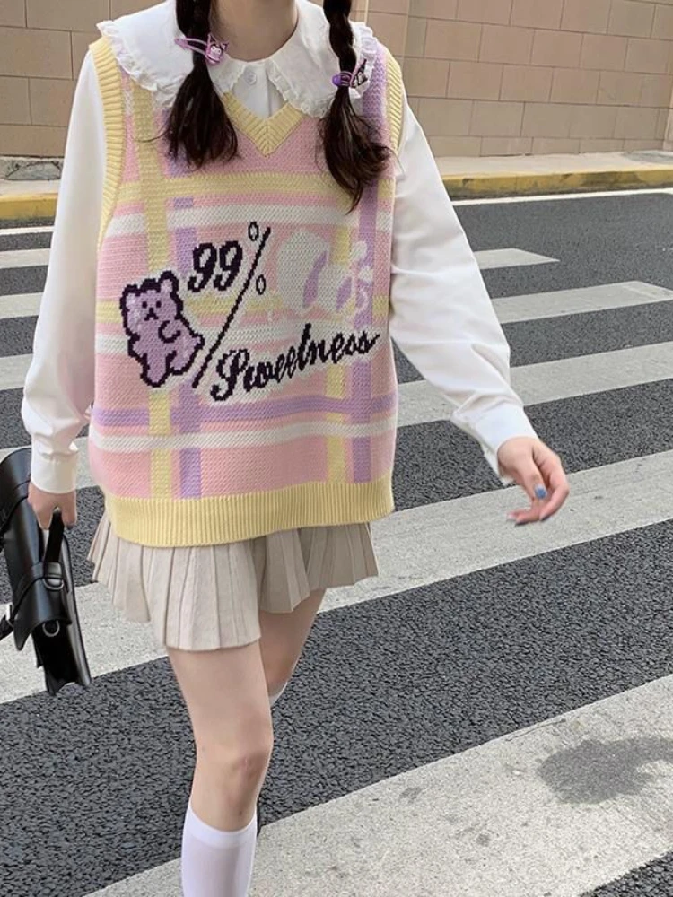 Жилет вязаный жаккардовый с V-образным вырезом без рукавов