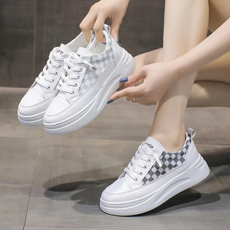 

Кроссовки женские на платформе с круглым носком, на толстой подошве