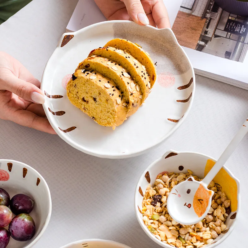

Hand-painted Cartoon Bowl Plate Spoon Japanese Creative Pottery White Cute Cat Shape Bottom Anti Slip Kitchen Tableware Gift