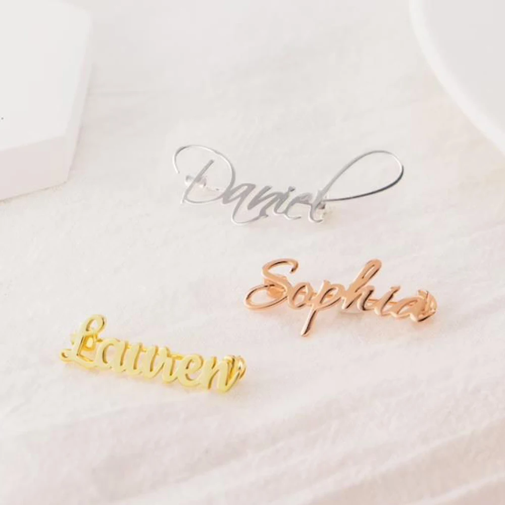 Customized Unique Name Letter Brooch Made of Stainless Steel as a Beautiful Gift for Female Colleagues and Leaders