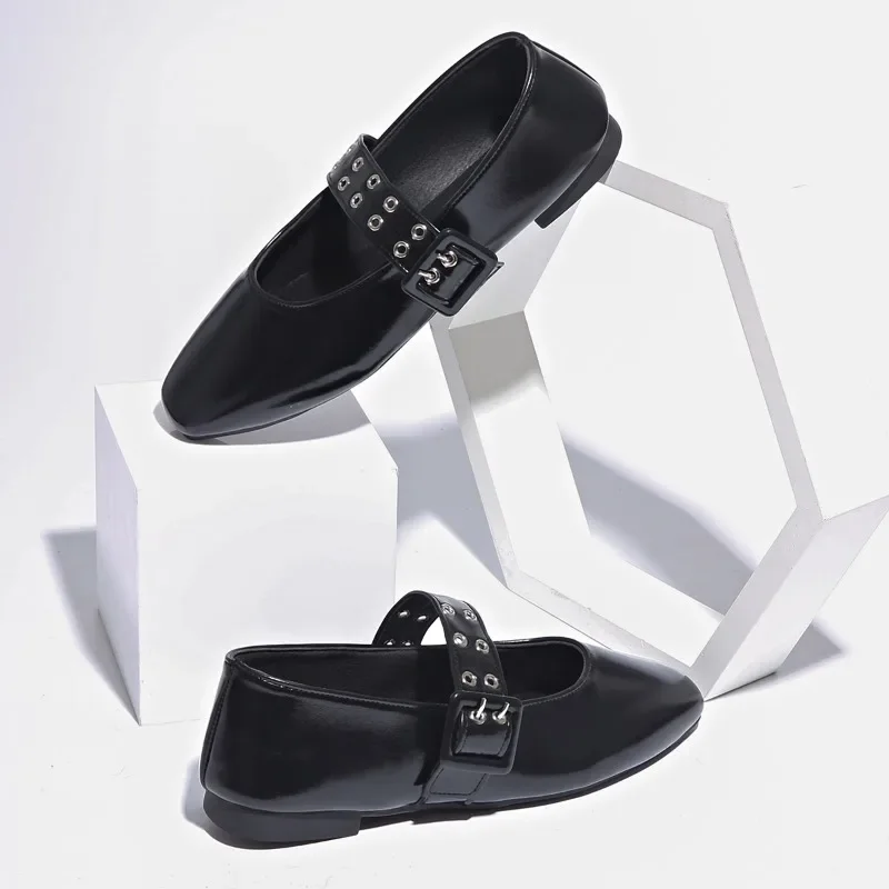 Новые весенние туфли на плоской подошве женские модные с квадратной головкой и