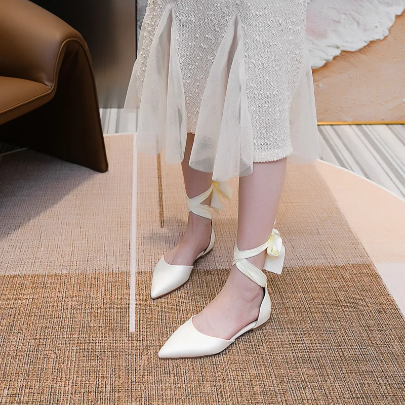 Женские сандалии VIOCNE на плоской подошве роскошная обувь с острым носком и