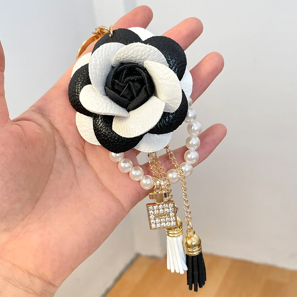 Женский брелок с подвеской в виде флакона духов