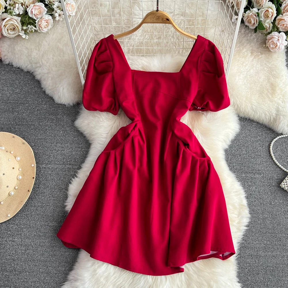 

Платье ТРАПЕЦИЕВИДНОЕ с коротким рукавом, квадратным вырезом и карманами