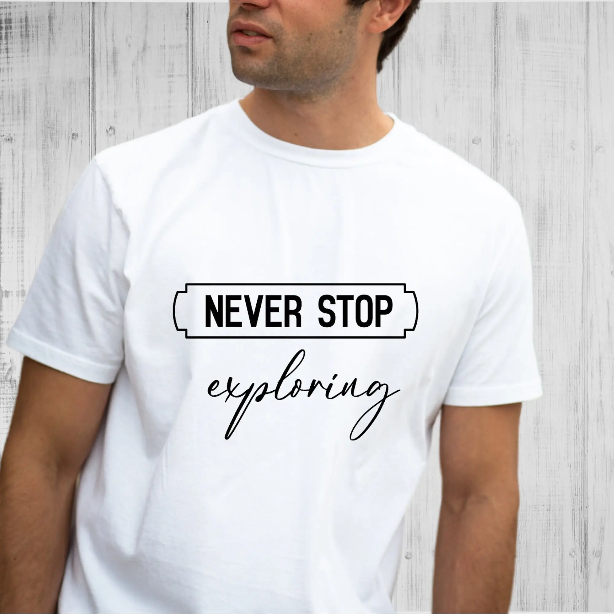 Футболка с надписью Never Stop Explore