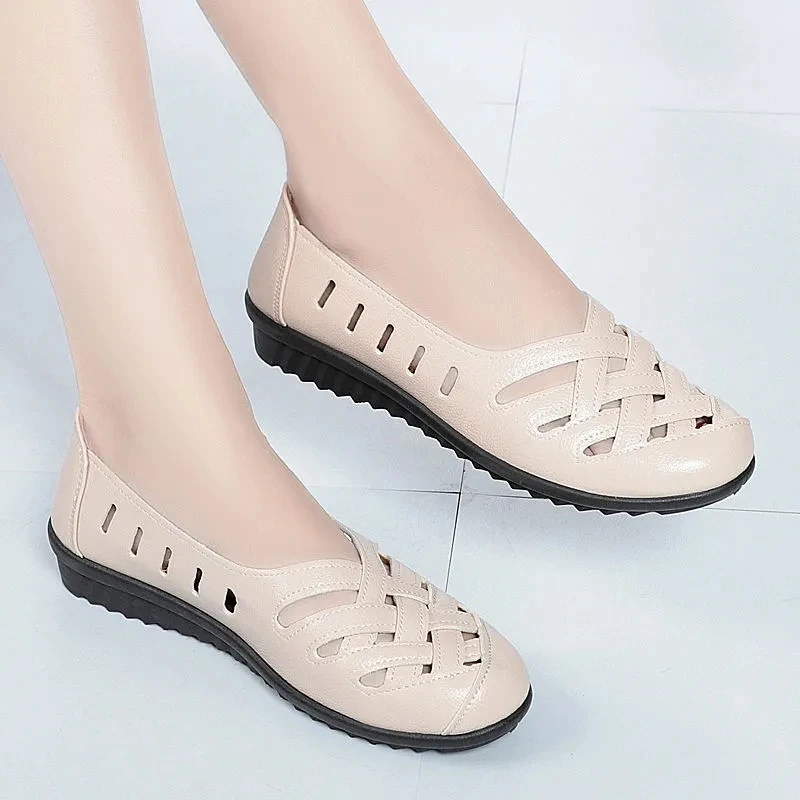 Women Summer Loafers Female Vintage Leahter Flats Shoes Ladies Hole Sandals Soft Sole Breathable Outdoor Walking Shoes Mom Shoes
