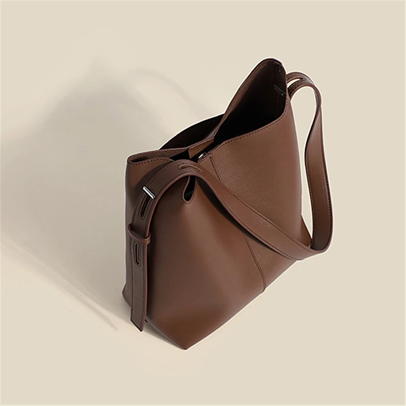 2022 Summer New Commuter Bag Women's Simple And Versatile Shoulder Bag Bucket Bag Large-capacity Foreign-style Tote Bag