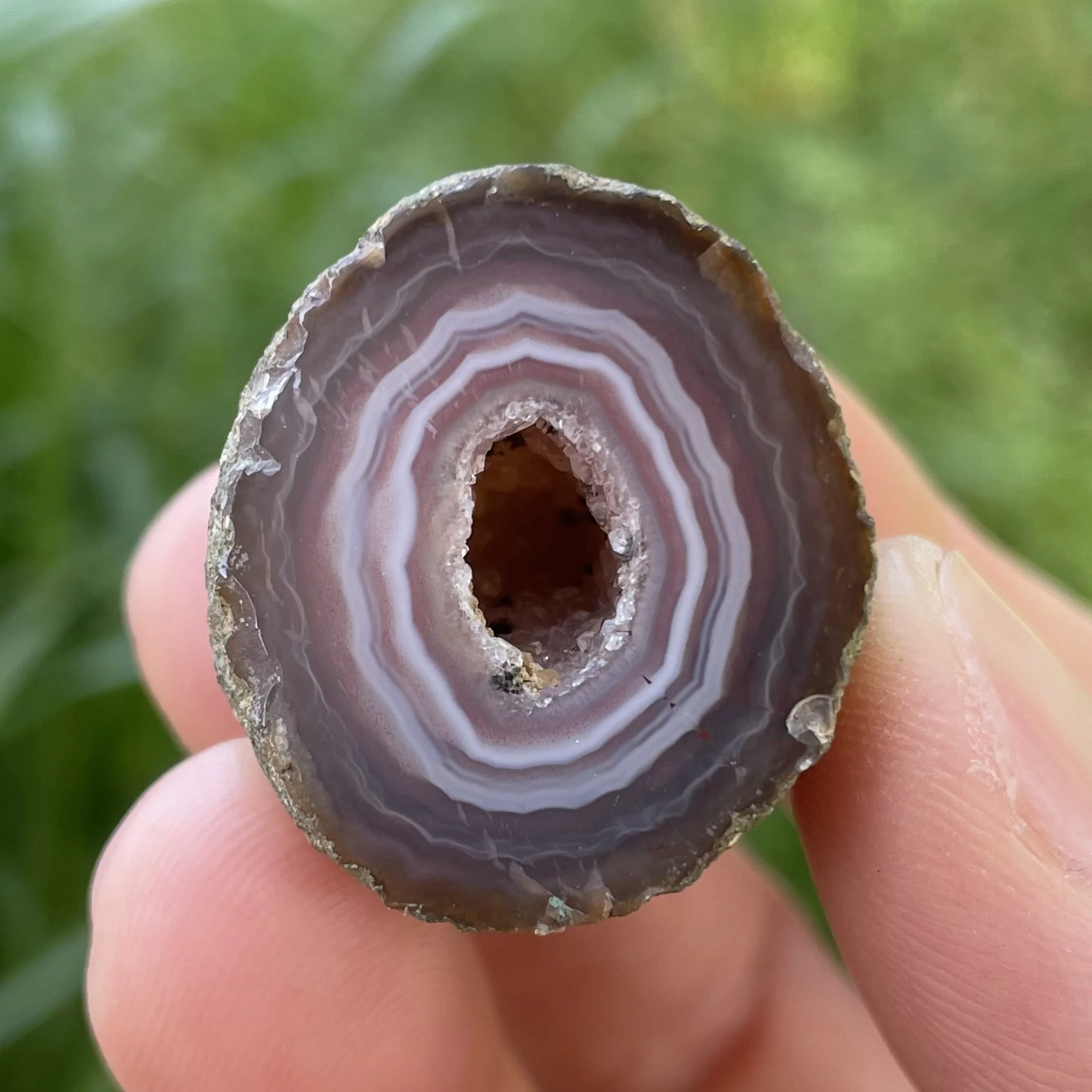 Натуральное полированное яйцо Xuanhua из агата Хрустальный кварцевый кластер