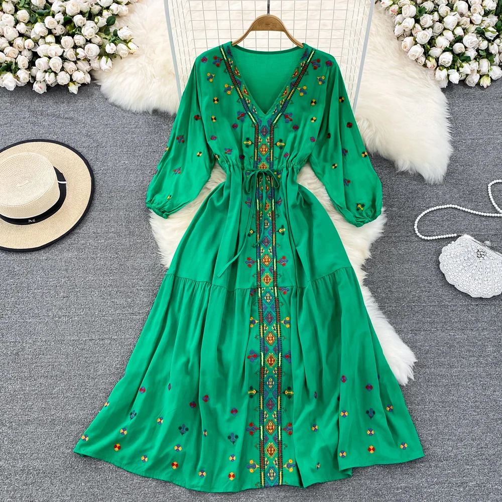 Bohemian Retro Ethnic Style Heavy Industry Embroidery V-neck Waist A-line Dress Seaside Holiday Big Swing Long Dress