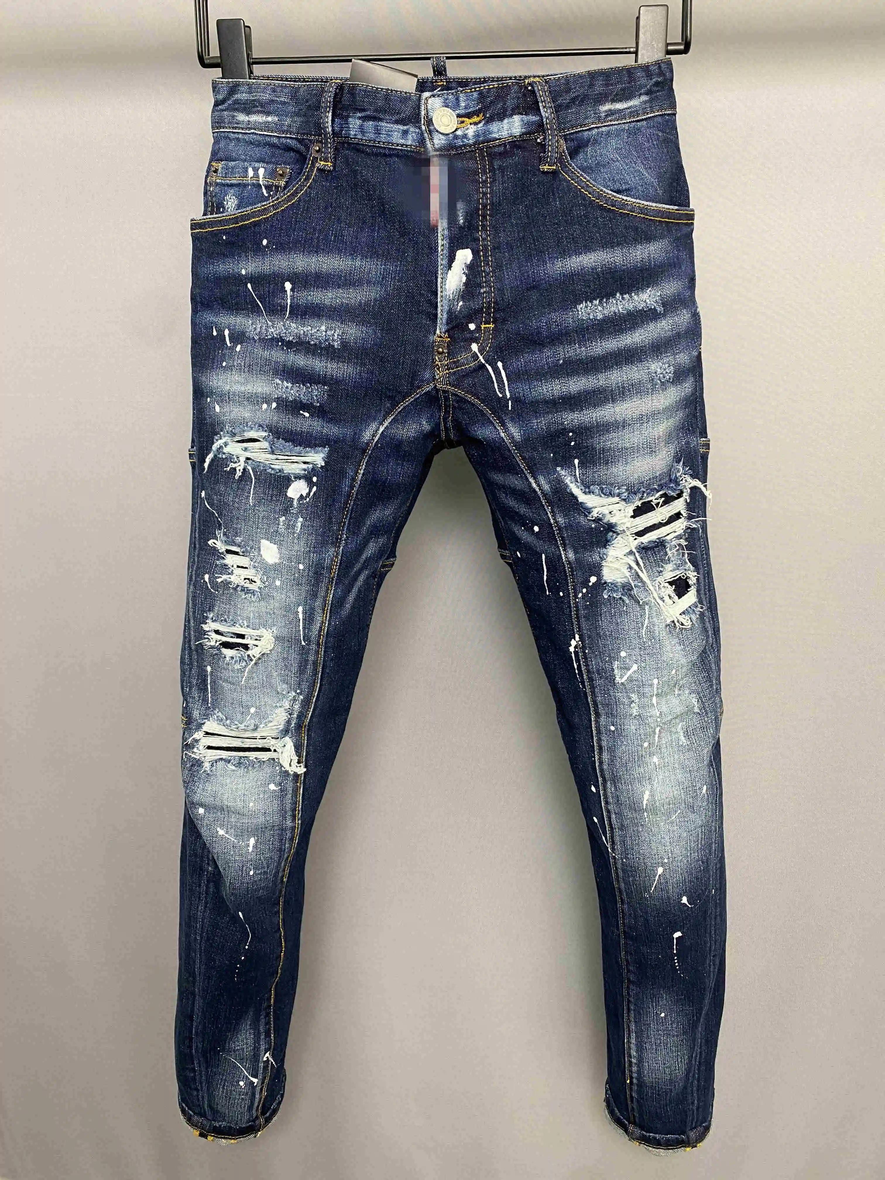 

D2 is the same fashion trend for men and women. Painted cloth stitching wrong color black jeans, size 44-54