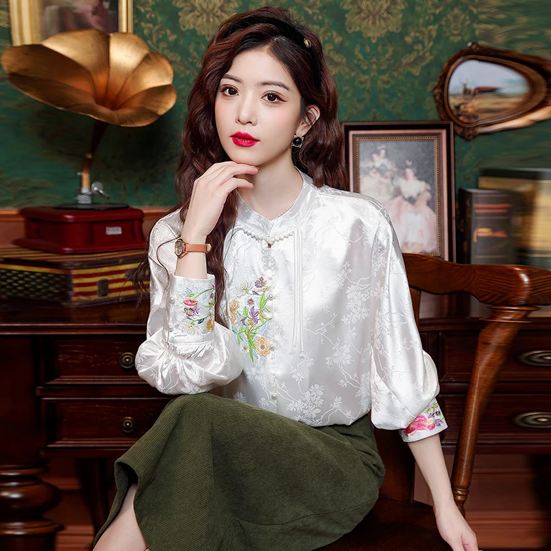 Женская шифоновая блузка с вышивкой длинным рукавом и воротником-стойкой модель