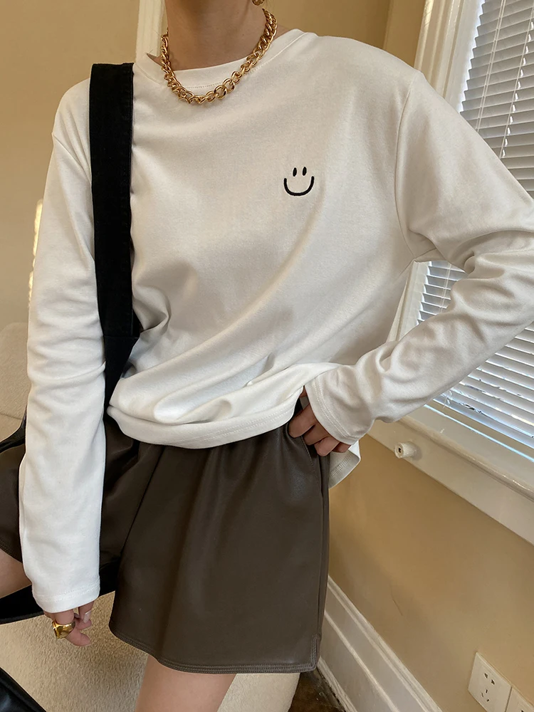 

Jyate Smiley Face Embroidery Loose T-shirt 2023 Spring New Long-sleeved Bottoming Shirts Women O-neck White Balck T Shirts Tops