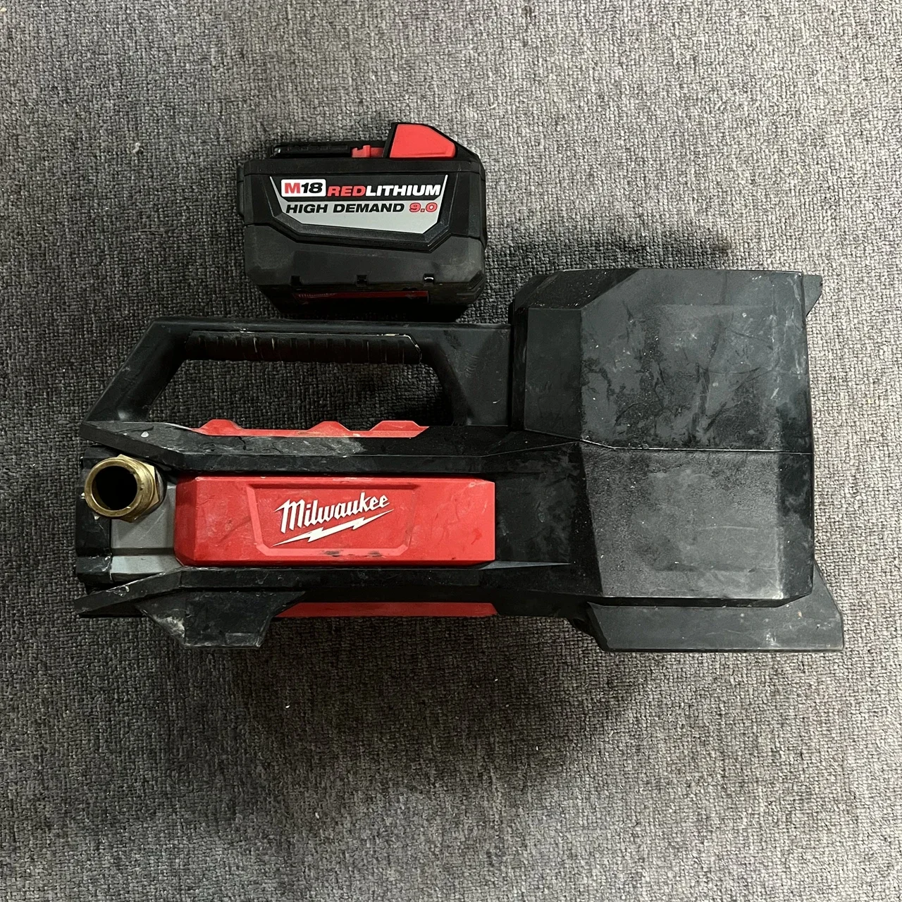 Milwaukee 2771-20 M18 топливо 18 в водяной насос-включая батарею 9.0AH б/у