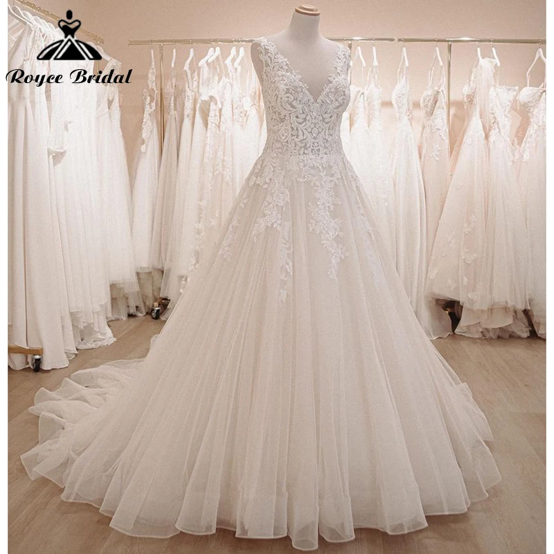 

Elegant Shiny A Line Wedding Dress V Neck Tank Lace Appliqued Backless Bridal Gowns For Women Sweep Train Vestido De Novia 2022