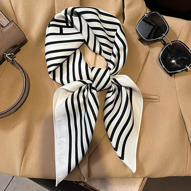 

Luxury Style 70X70CM Print Shawls Winter Design Beach Kerchief 2023 Popular Sunscreen Square Scarves Autumn New Muslim Headcloth