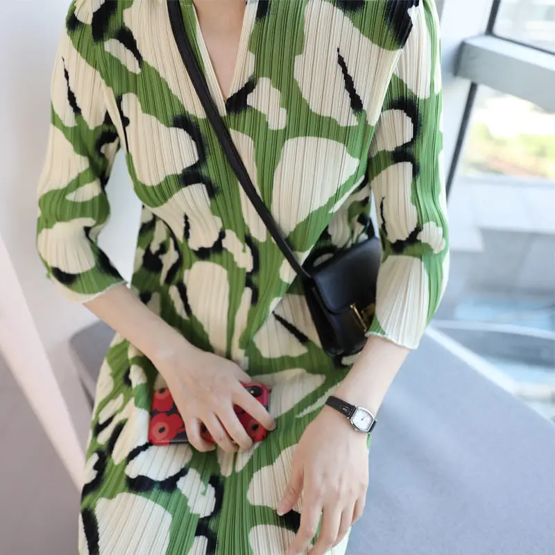 

Женское платье со складками в западном стиле, светильник Кая Роскошная свободная тонкая плиссированная юбка с v-образным вырезом и коротким...