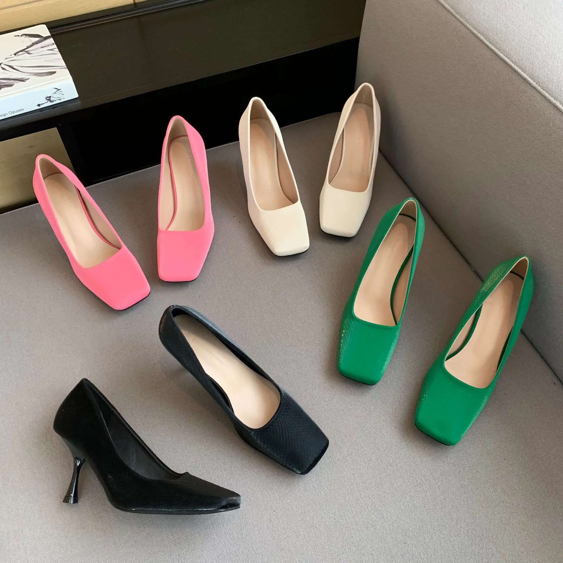 Туфли-лодочки женские на танкетке заостренный носок квадратный шнуровка