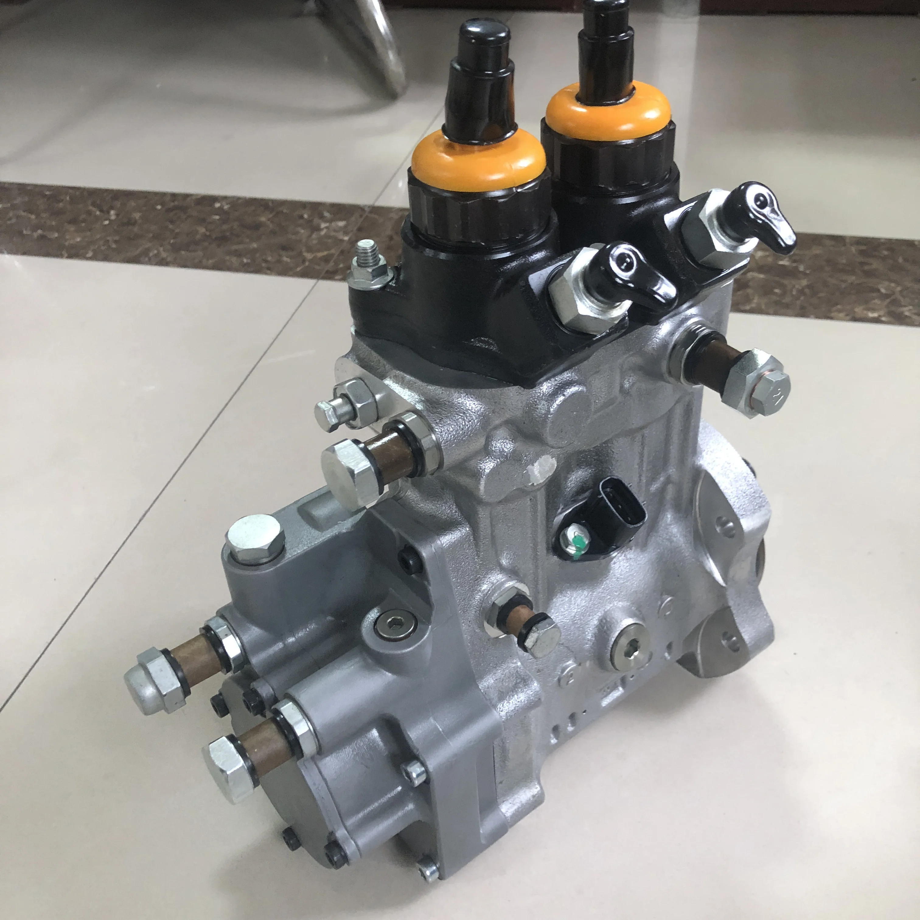 Фото Топливный насос Huida Engine Part SAA12V140E, 6219-71-1201 №2
