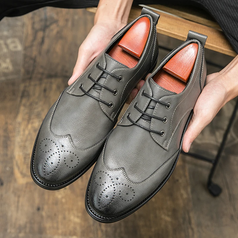 

Luxury Brand Men Leather Shoes Lace Up Pointed Toe Mixed Colors Brogues Oxford Mens Dress Shoes Wedding Office Formal Shoes Men