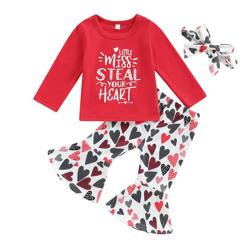 

Комплект одежды для маленьких девочек на День святого Валентина, футболки с длинным рукавом и круглым вырезом с буквенным принтом, расклешенные брюки с сердечком, повязка на голову, комплект из 3 предметов