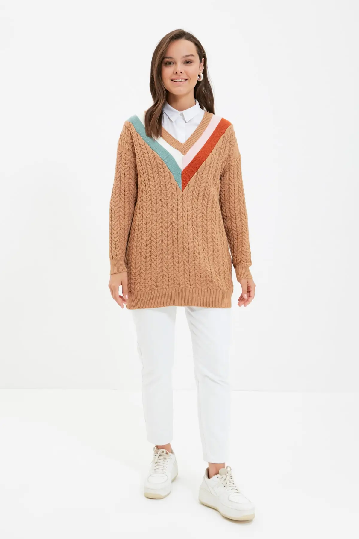 

Trendyol V Collar Knitwear Sweater TCTAW22AK0115