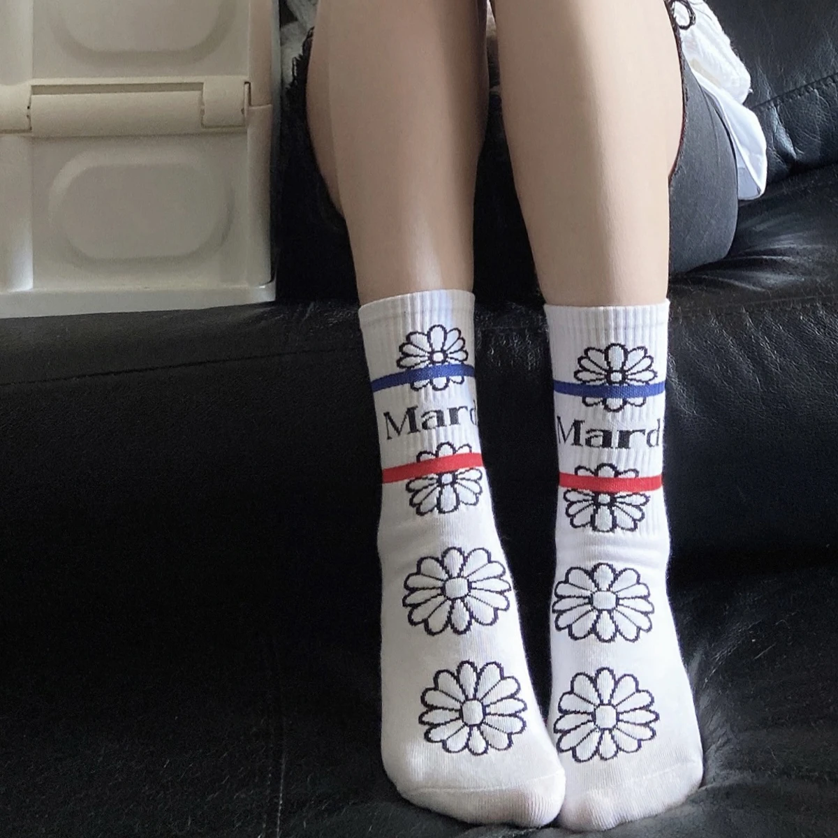 

Good Quality For Women Fashion Tide Brand Little Daisy Cotton Socks Harajuku Style Mid Tude Comfortable Sport Street Home Sox