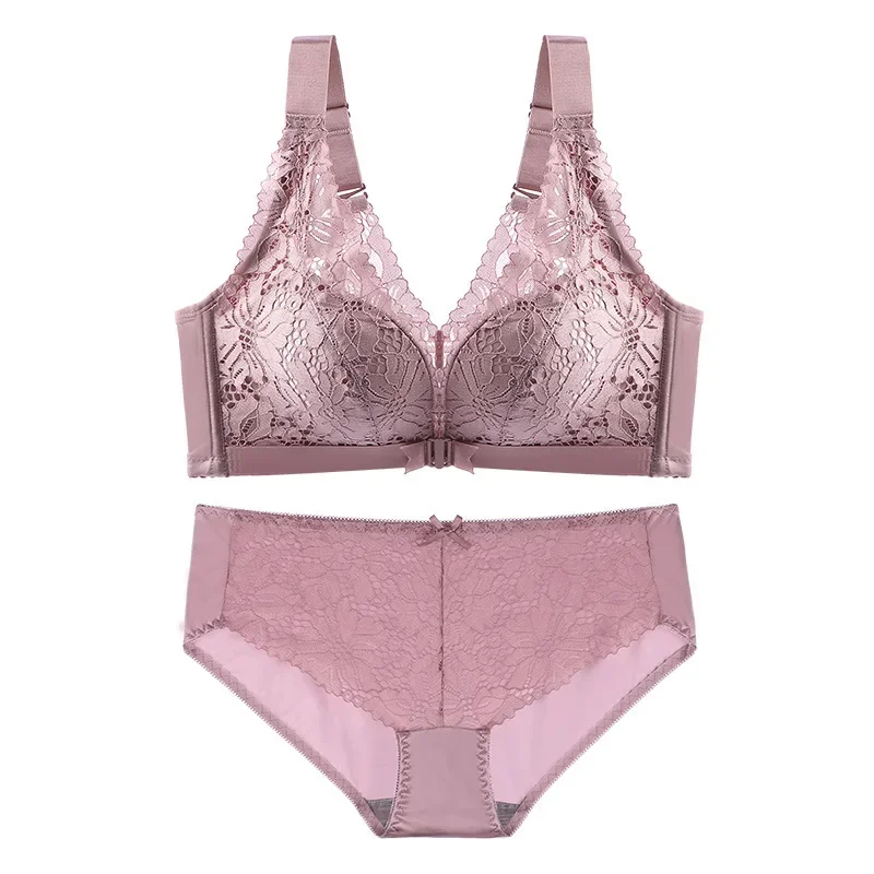 Комплект женского кружевного нижнего белья с чашками пуш-ап