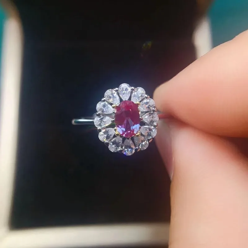 Женское кольцо из серебра 925 пробы с Александровым камнем