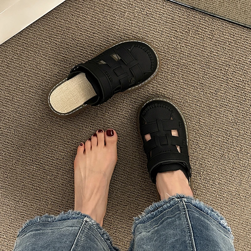 Shoes for Women Slippers Outdoor Luxury Slides Female Mule Fretwork Heels Cover Toe Designer 2023 Mules Flat Rubber Sandals