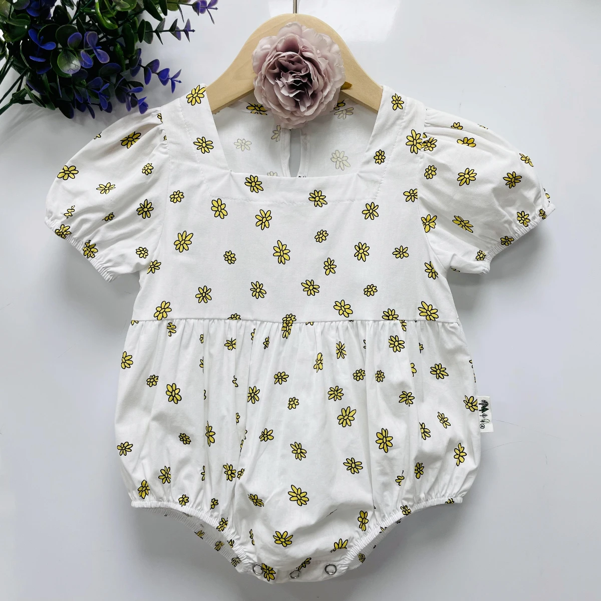 

Summer Baby Fresh Yellow Floral Romper One-Piece Romper European and American Trends, Baby Baby Girls Clothes