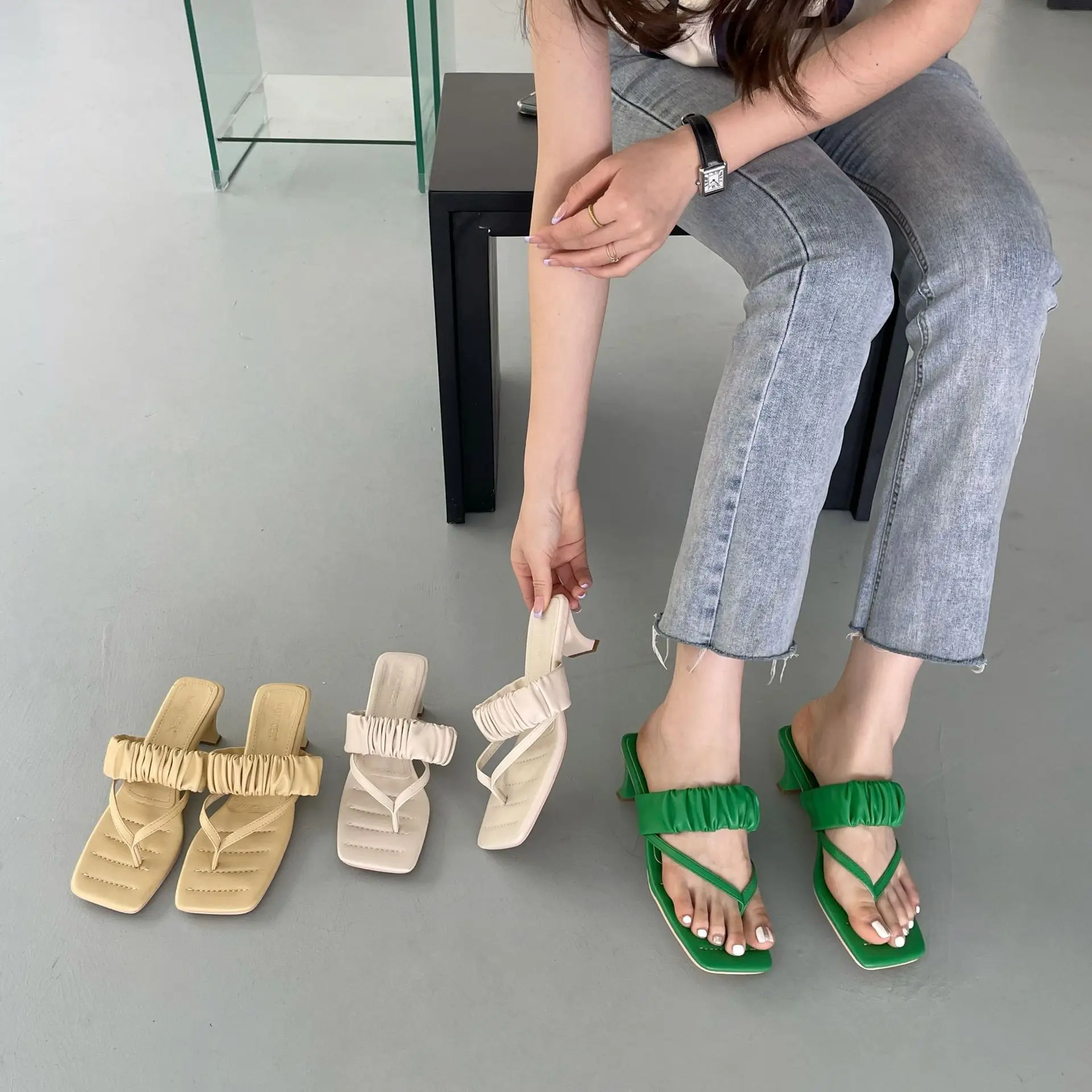 

Low Shoes Rubber Flip Flops Hawaiian Fabric Hoof Heels PU Rome Shoes Rubber Flip Flops Low Hawaiian PU Hoof Heels Fabric