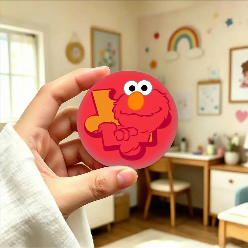 Фото Милые мультяшные значки E-Elmo 25, 32, 44, 58, 75 мм, персонализированные круглые броши-пины, аксессуар, подарок №4
