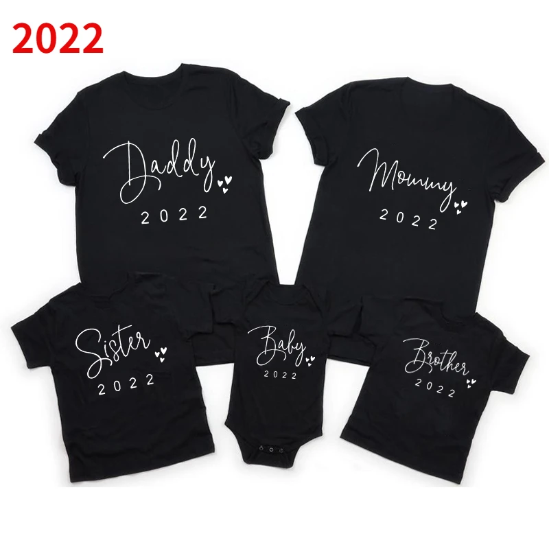 

1PC Daddy Mommy Baby 2022 Family Matching Clothes Pregnancy Announce Matching Family Look Outfits Dad Mom Kids Baby Clothes Tops