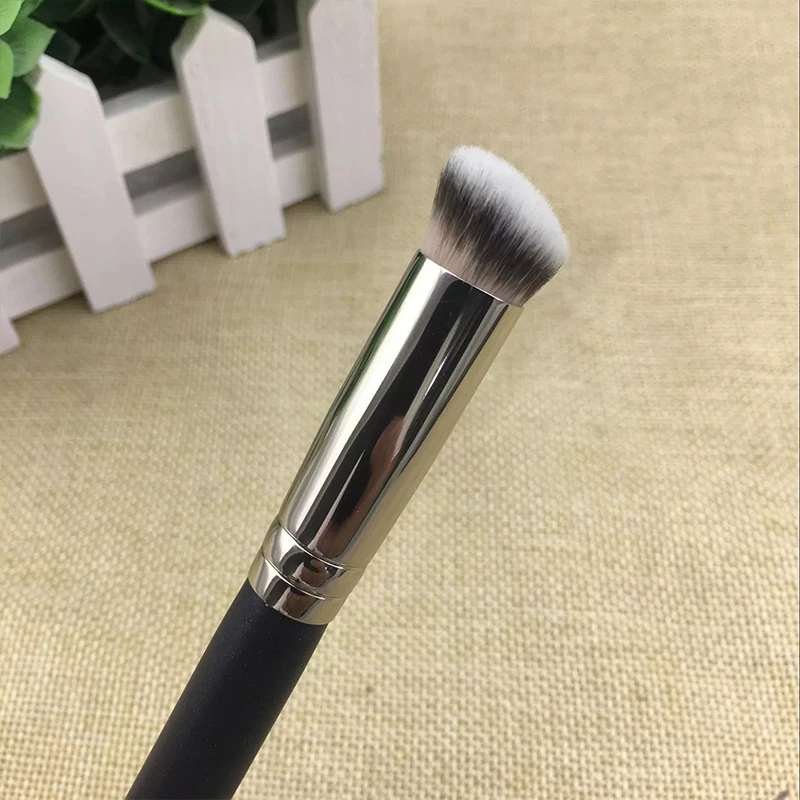 

Bevel concealer cosmetic brush part of foundation cream cosmetic brush, 1.5 ml empty twist pen with brush cosmetic container