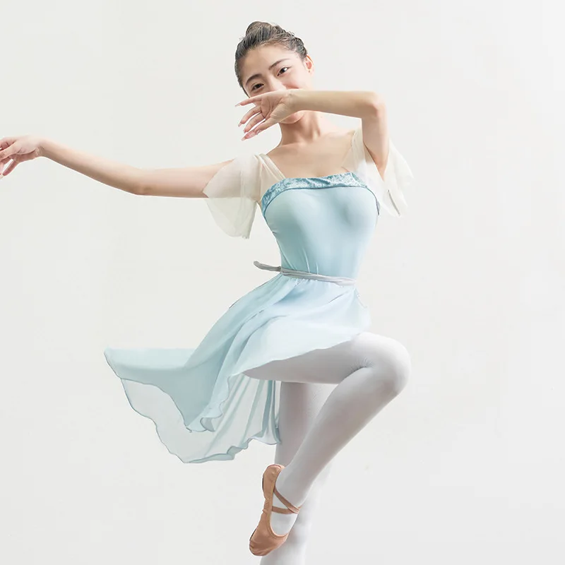 Балетное трико с коротким рукавом для взрослых базовое черное/Белое