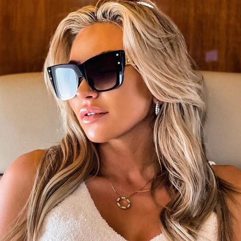 

Cat eye frame women sunglasses fashion style metal details gradient grey lens