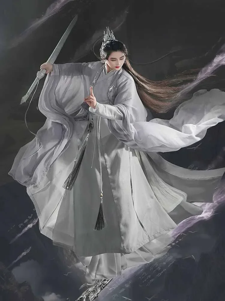 Женский и мужской костюм с вышивкой 7 шт.