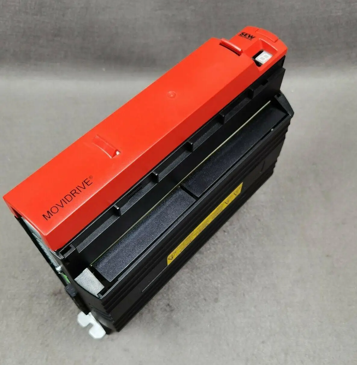 

Бывший в употреблении инвертор SEW MDX61B0008-503-4-00 Eurodrive (проверка чистоты)