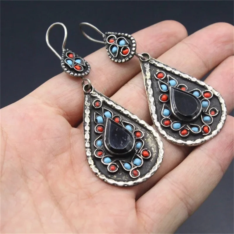 

Ethnic Droplet Shaped Inlaid Black Stone Earrings Vintage Silver Color Metal Colored Stone with Die Cast Pattern Dangle Earrings