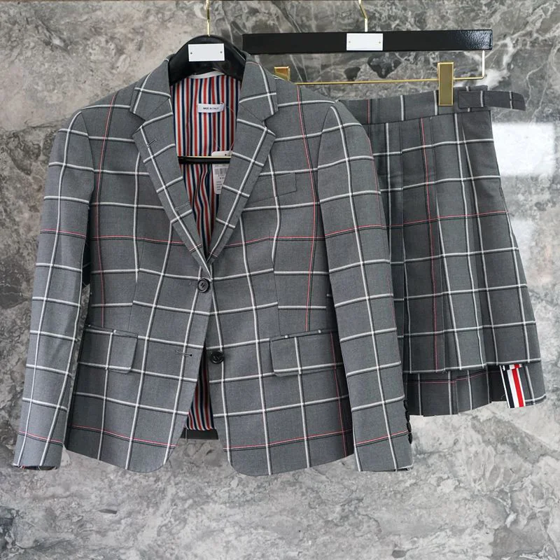 Рисунок 5 - Осенний новый костюм TB женский