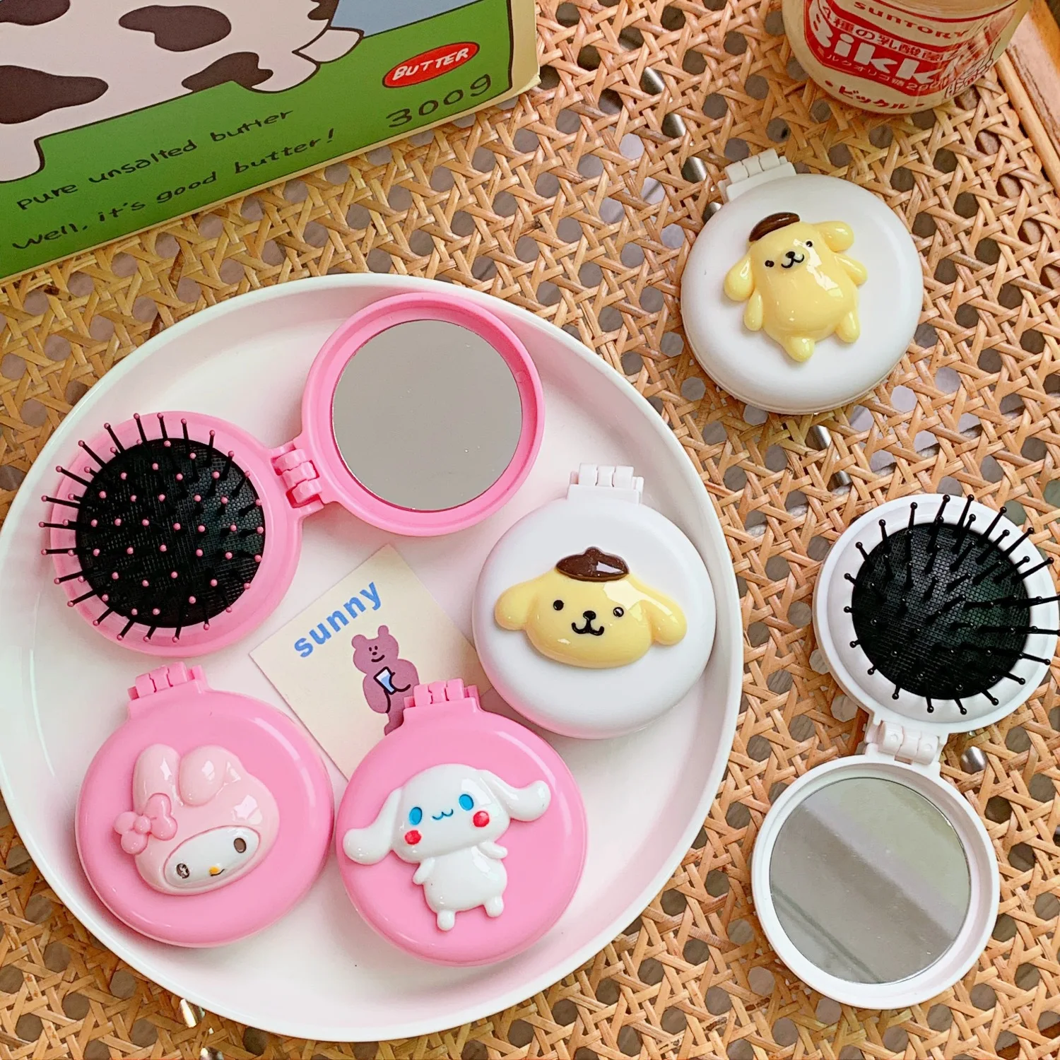 

Kawaii Sanrioed Purin Cinnamoroll Kuromi Mymelody Cartoon Air Cushion Comb Mirror Portable Curly Hair Cushion Massage Toy