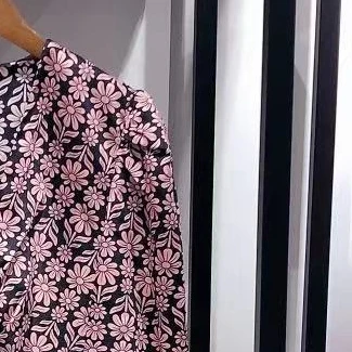 

2021 Autumn and Winter New Daisy Print Puff Sleeves Pleated V-neck High Waist Women Dress