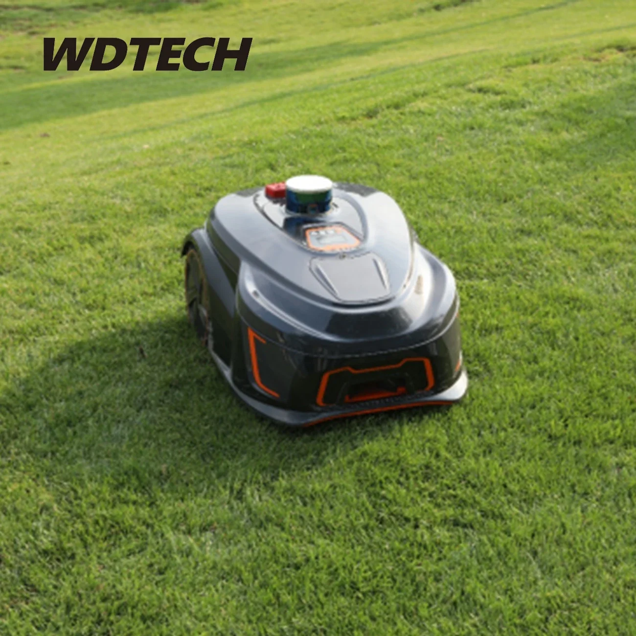 Держите газонное pristine с роботом для резки травы M28E.