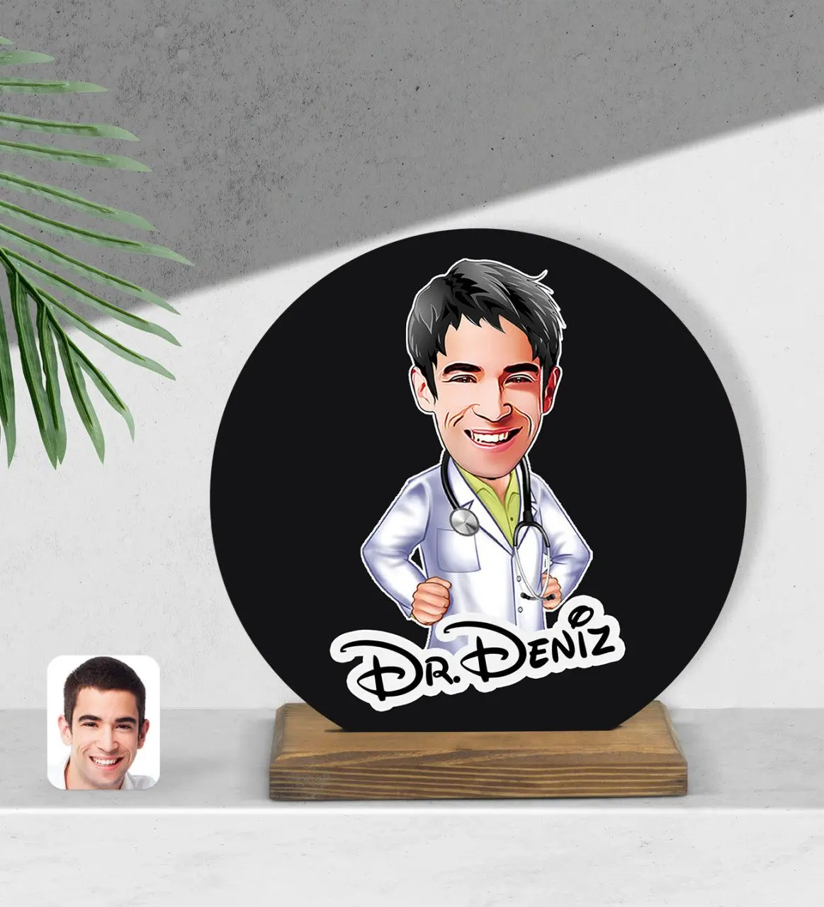 

Personalized male doctor cartoon round wooden Biblo-1